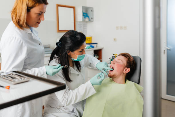 Best Emergency Tooth Extraction in Old Mystic, CT